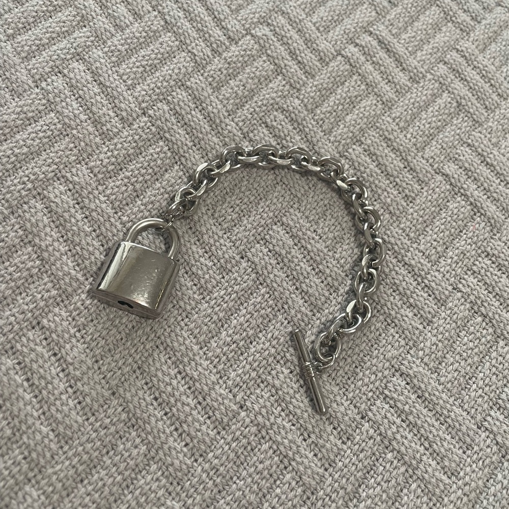 Hot Topic Silver Key and Card Holder with Lock Charm